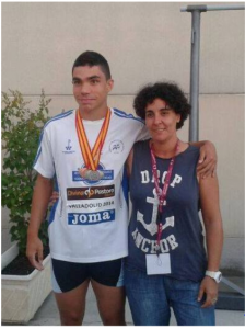 Javier Ocaña, junto con su entrenadora, Alicia Martín Berlanas. 