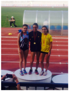 Laura Luengo (primera de la izq.) tras coseguir el 2º puesto en el Campeonato de Madrid