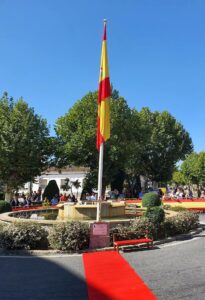 Imagen de la Bandera de España en la rotonda de la Plaza de Toros